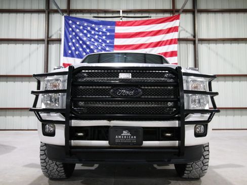 Used 2016 Ford F250 Platinum w/ FX4 Off-Road Package image 2