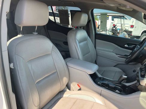 Used 2017 GMC Acadia SLT FWD image 18