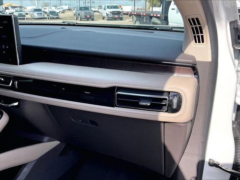 Used 2022 Lincoln Nautilus Reserve w/ Luxury Package image 23