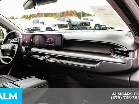 Used 2024 Kia EV9 Land image 27