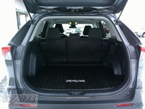 Used 2021 Toyota RAV4 LE image 21