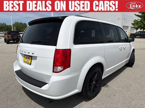 Used 2020 Dodge Grand Caravan SE FWD image 3