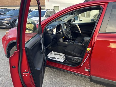 Used 2017 Toyota RAV4 LE image 21