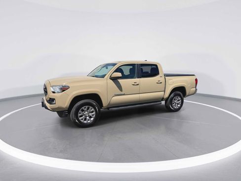 Certified 2019 Toyota Tacoma SR5 AWD/4WD image 4