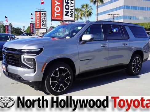 Used 2025 Chevrolet Suburban RST image 4