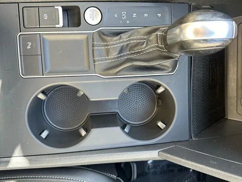 Used 2021 Volkswagen Atlas SE image 28