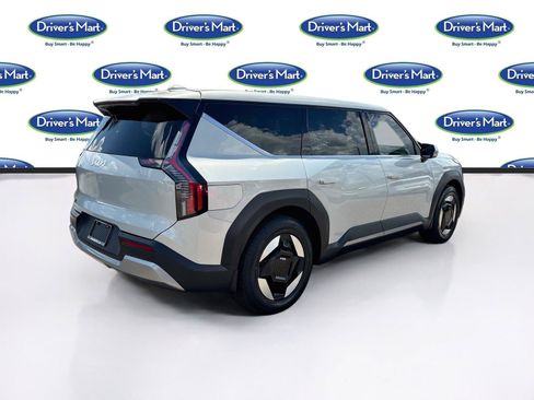 Used 2024 Kia EV9 Light Long Range RWD image 7