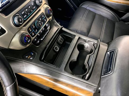 Used 2020 GMC Yukon Denali w/ Denali Premium Package image 15
