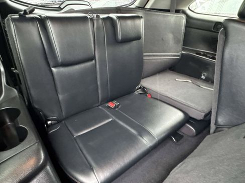Used 2019 Toyota Highlander XLE w/ Carpet Mat Package (TMS) AWD/4WD image 19