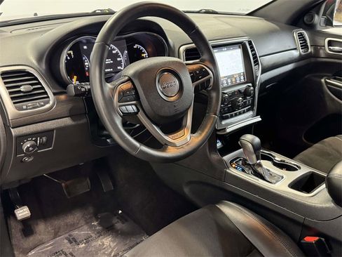 Used 2018 Jeep Grand Cherokee Altitude image 15