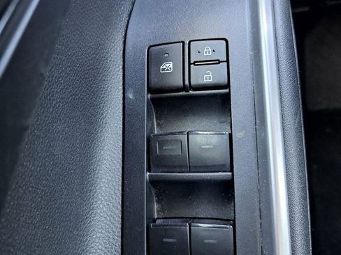 Used 2024 Toyota Highlander LE image 16