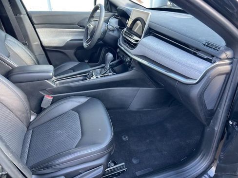 Used 2024 Jeep Compass Latitude image 33