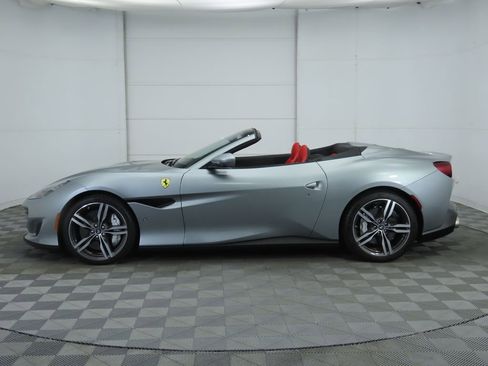 Used 2019 Ferrari Portofino image 8