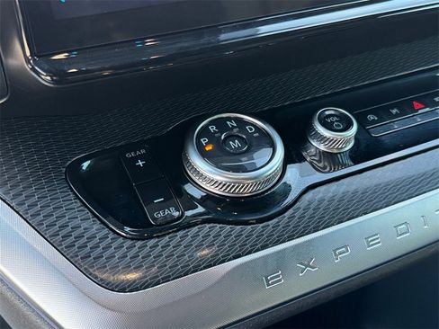 Used 2025 Ford Expedition Platinum w/ Stealth Appearance Package image 28