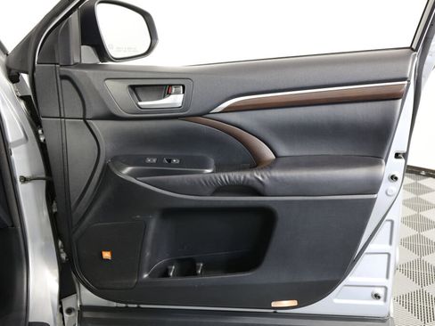 Used 2014 Toyota Highlander Limited Platinum image 26