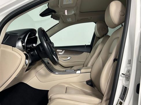 Used 2021 Mercedes-Benz GLC 300 4MATIC image 32