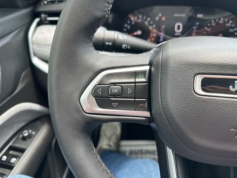 Used 2025 Jeep Compass Latitude AWD/4WD image 20