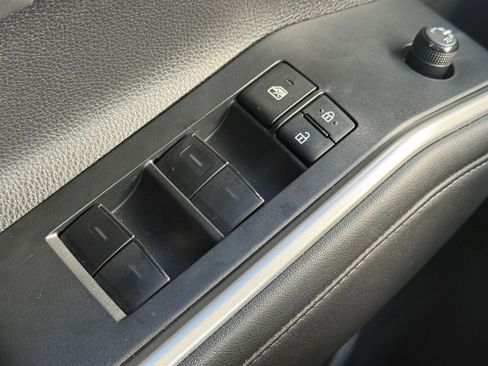 Used 2022 Toyota Highlander XLE image 26