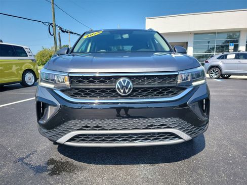 Used 2022 Volkswagen Taos SE image 3