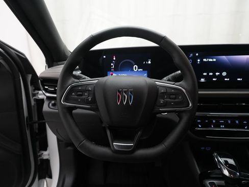 Used 2025 Buick Envista Sport Touring FWD image 4