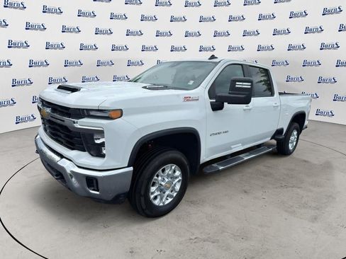 Used 2025 Chevrolet Silverado 2500 LT AWD/4WD image 3