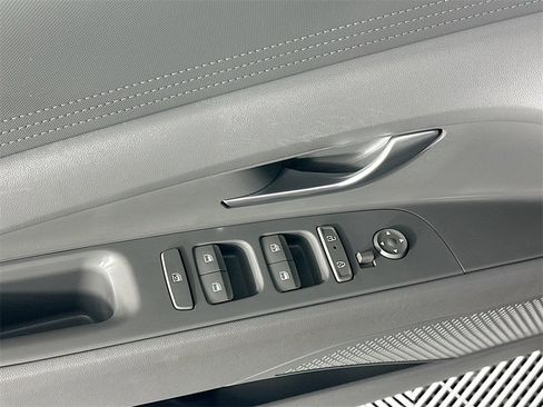 Used 2024 Hyundai Elantra SEL image 23