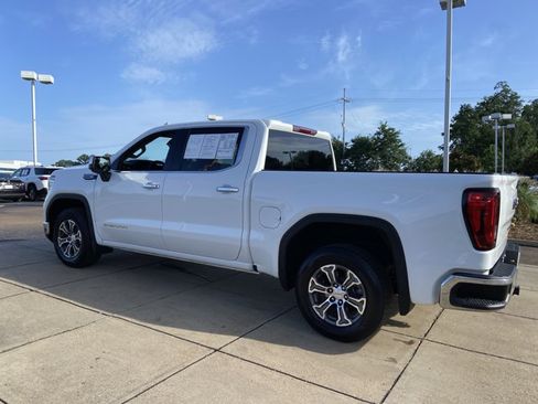 Used 2025 GMC Sierra 1500 SLT RWD image 9