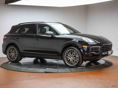 Used 2023 Porsche Cayenne Platinum Edition image 15