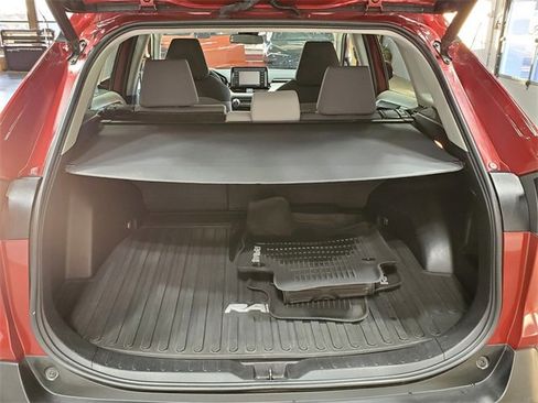 Used 2021 Toyota RAV4 XLE image 15