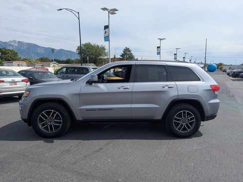 Used 2019 Jeep Grand Cherokee Laredo w/ Laredo X Package RWD image 8