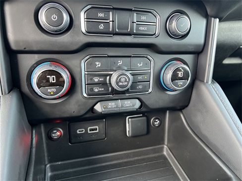 Used 2023 Chevrolet Suburban LS image 16