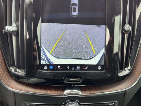 Used 2023 Volvo XC60 B5 Plus image 22