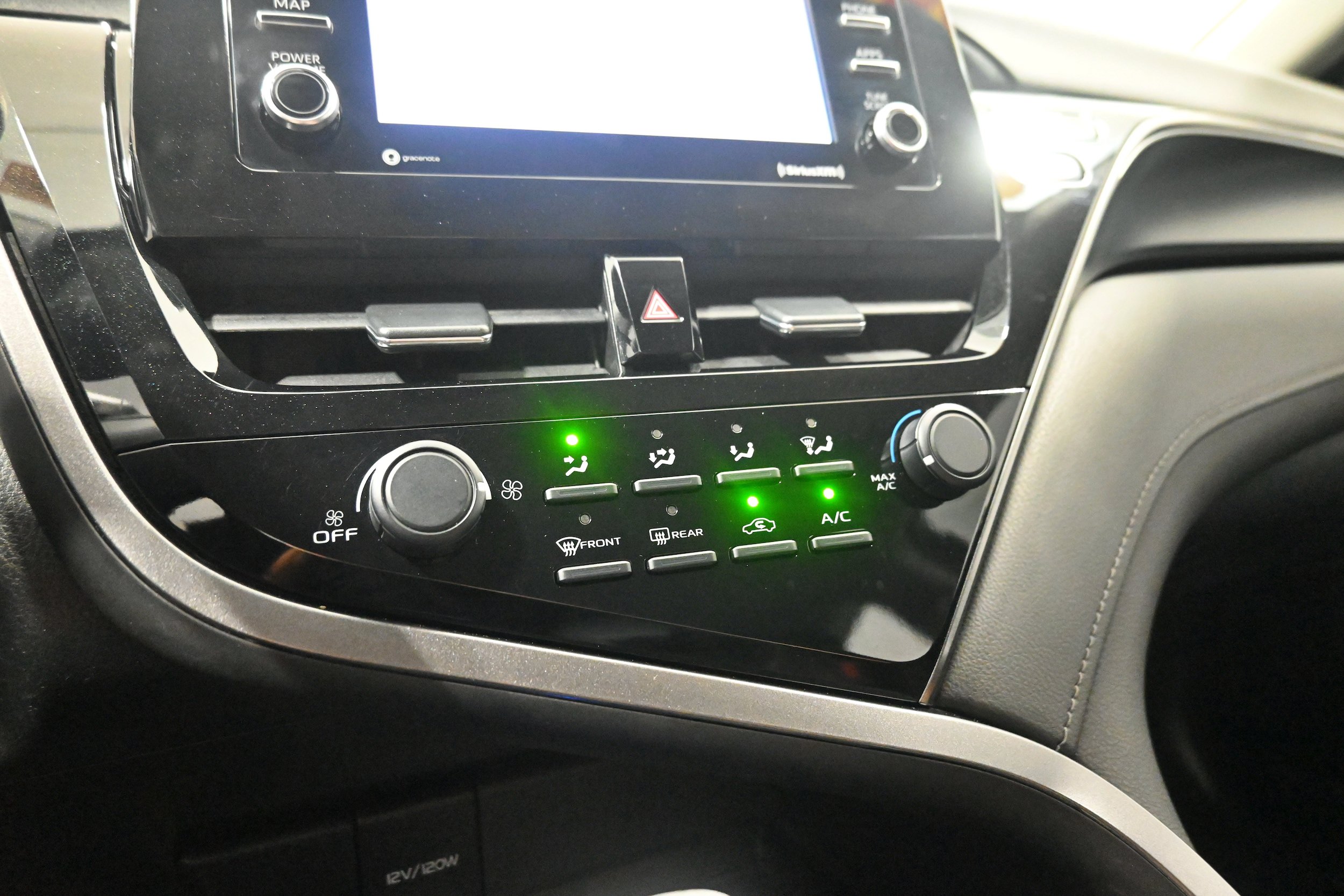 Used 2021 Toyota Camry LE AWD/4WD image 9