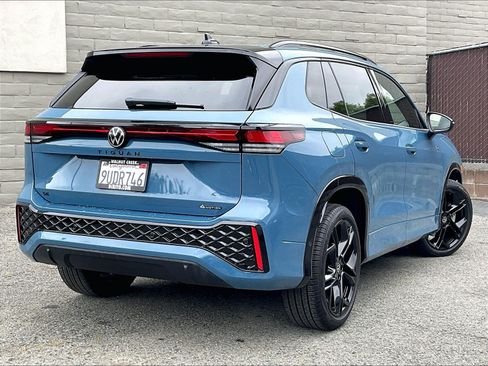 Certified 2025 Volkswagen Tiguan SE R-Line AWD/4WD image 13