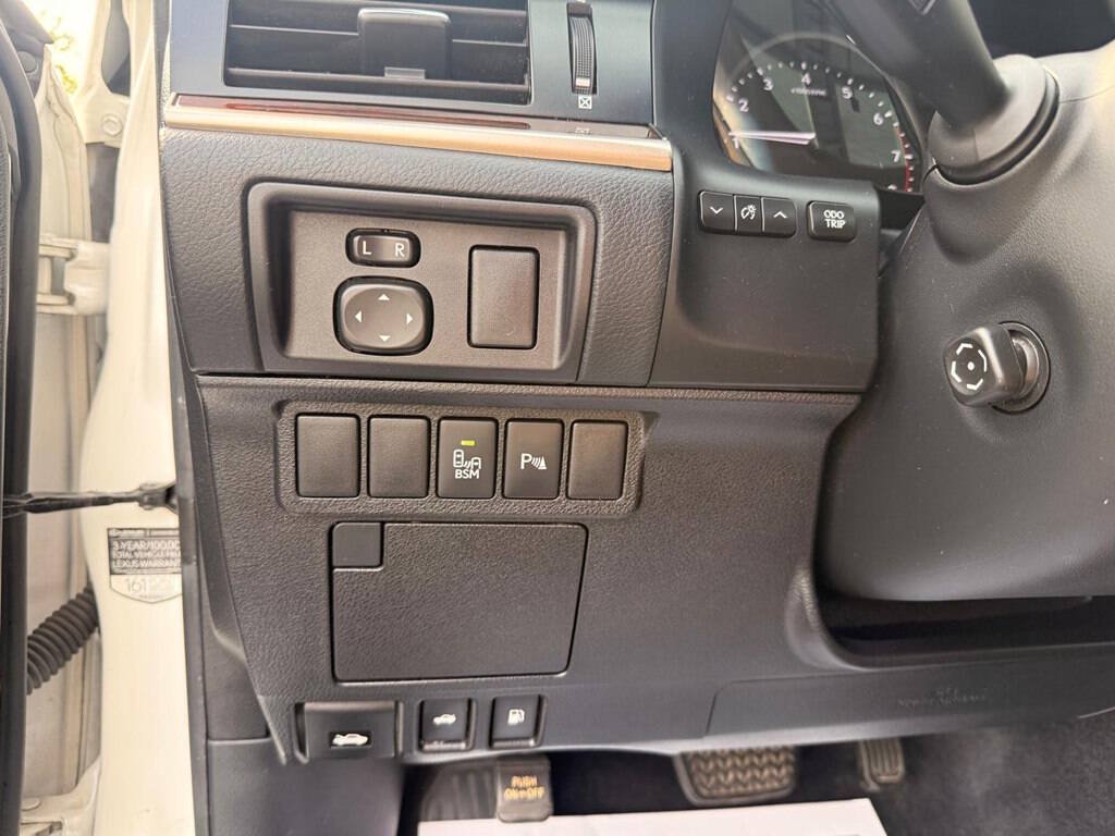 Used 2014 Lexus ES 350 w/ Ultra Luxury Package FWD image 12