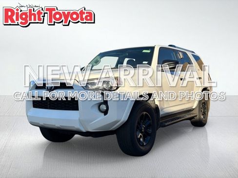 Certified 2019 Toyota 4Runner SR5 AWD/4WD image 1