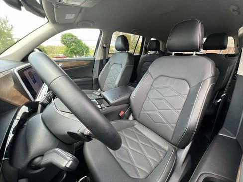 Certified 2025 Volkswagen Atlas SE FWD image 11