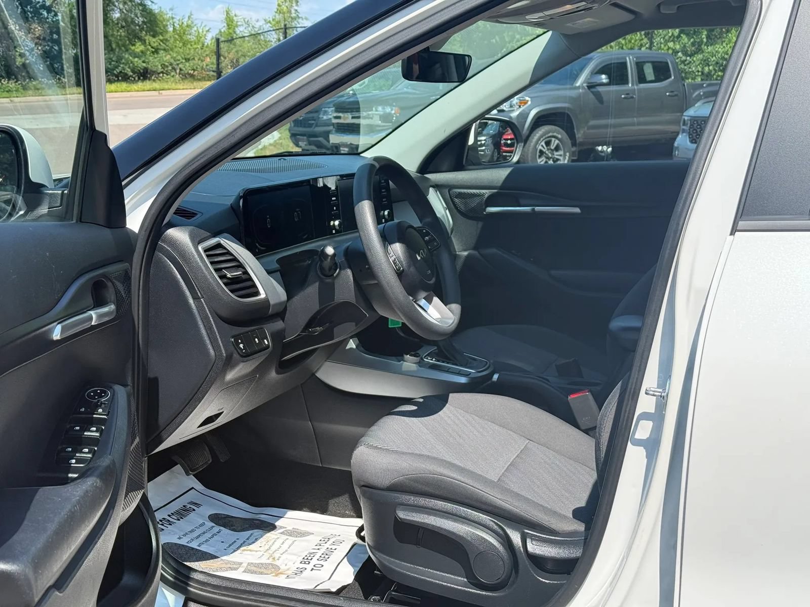Used 2024 Kia Seltos LX AWD/4WD image 9