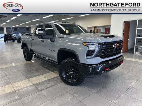 Used 2025 Chevrolet Silverado 2500 ZR2 w/ Technology Package AWD/4WD image 1