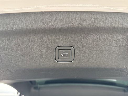 Used 2025 GMC Yukon Denali w/ Denali Reserve Package image 36