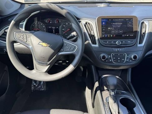 Used 2024 Chevrolet Malibu LT image 2