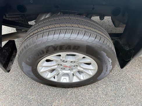 Used 2019 GMC Sierra 1500 SLE w/ SLE Value Package AWD/4WD image 10