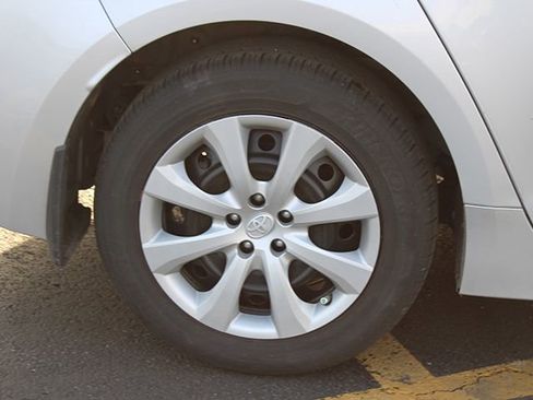 Used 2023 Toyota Corolla LE w/ Carpet Mat Package (TMS) FWD image 8