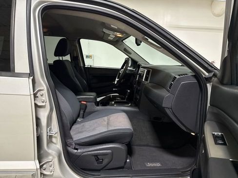 Used 2010 Jeep Grand Cherokee Laredo AWD/4WD image 19
