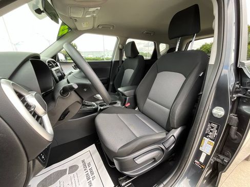 Used 2022 Kia Soul LX FWD image 15