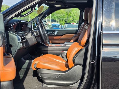 Used 2018 Lincoln Navigator Reserve w/ Technology Package AWD/4WD image 8