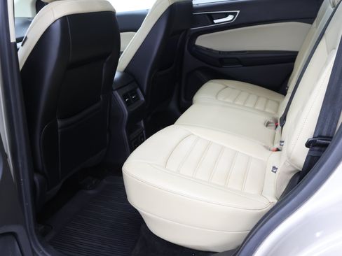 Used 2017 Ford Edge SEL w/ Equipment Group 201A AWD/4WD image 9