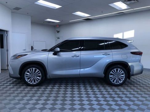 Used 2024 Toyota Highlander Platinum image 11