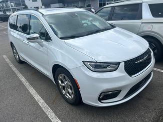 Used 2022 Chrysler Pacifica Limited FWD video 1