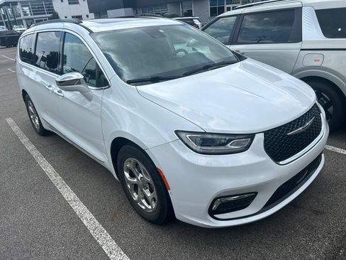 Used 2022 Chrysler Pacifica Limited FWD image 1